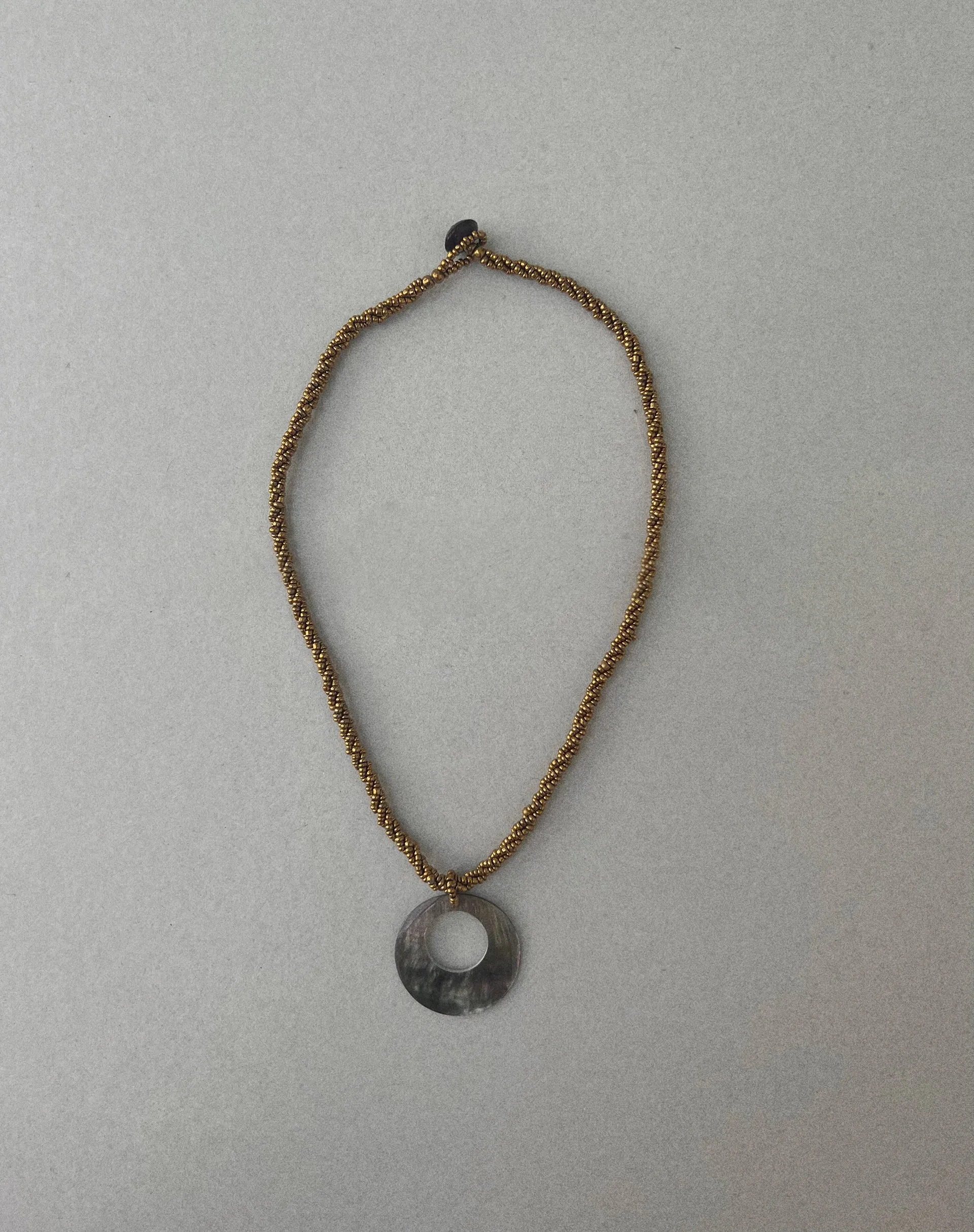 Arma Necklace with Round Shell Pendant in Gold