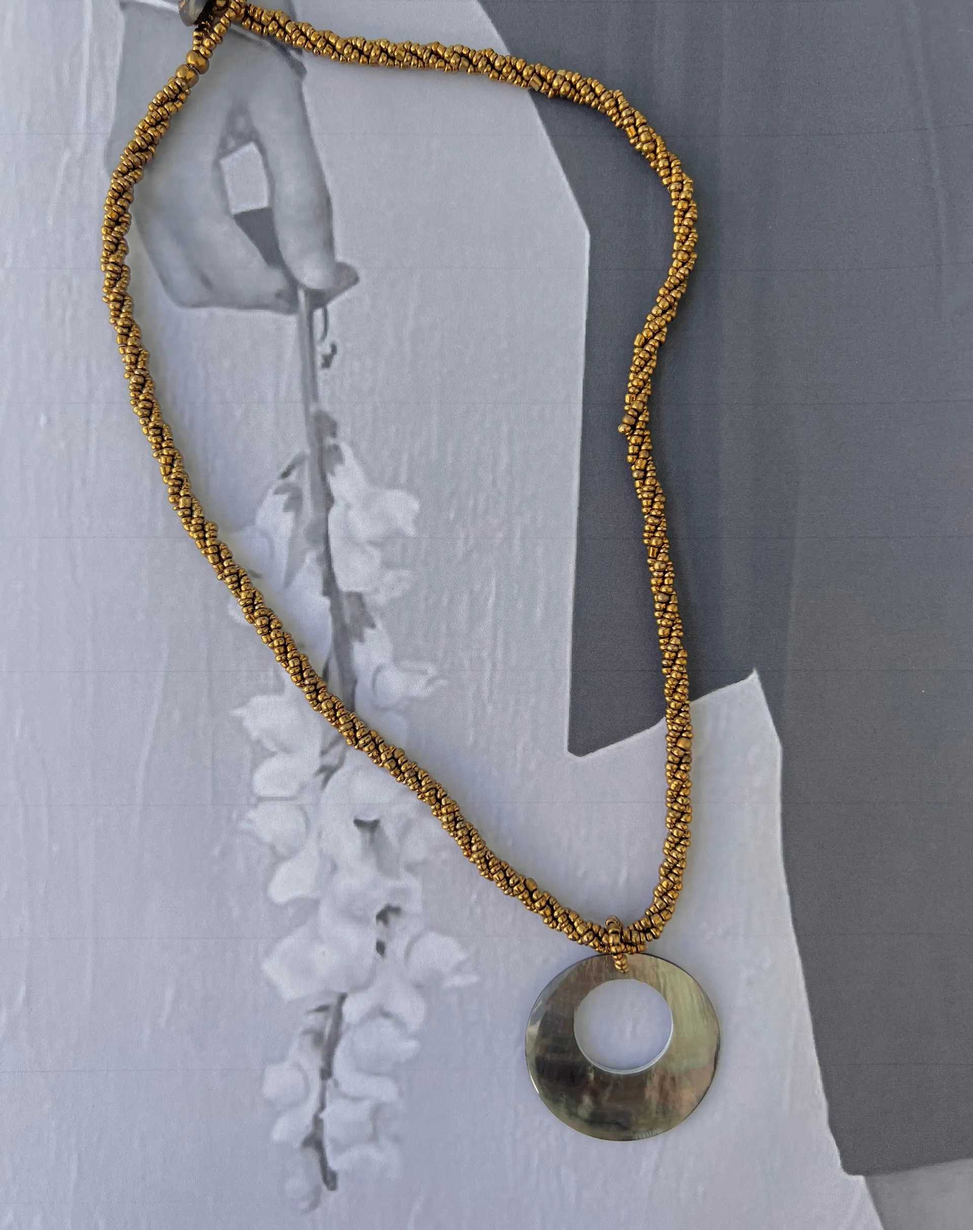 Arma Necklace with Round Shell Pendant in Gold