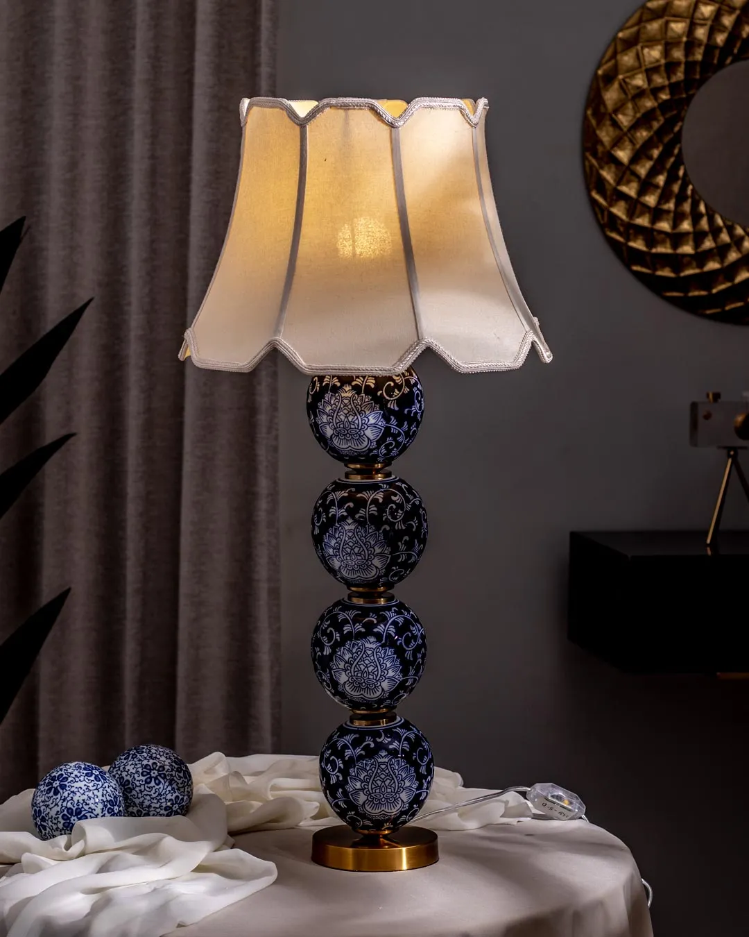 'Chrysanthemum' Ming Pillar Table Lamp