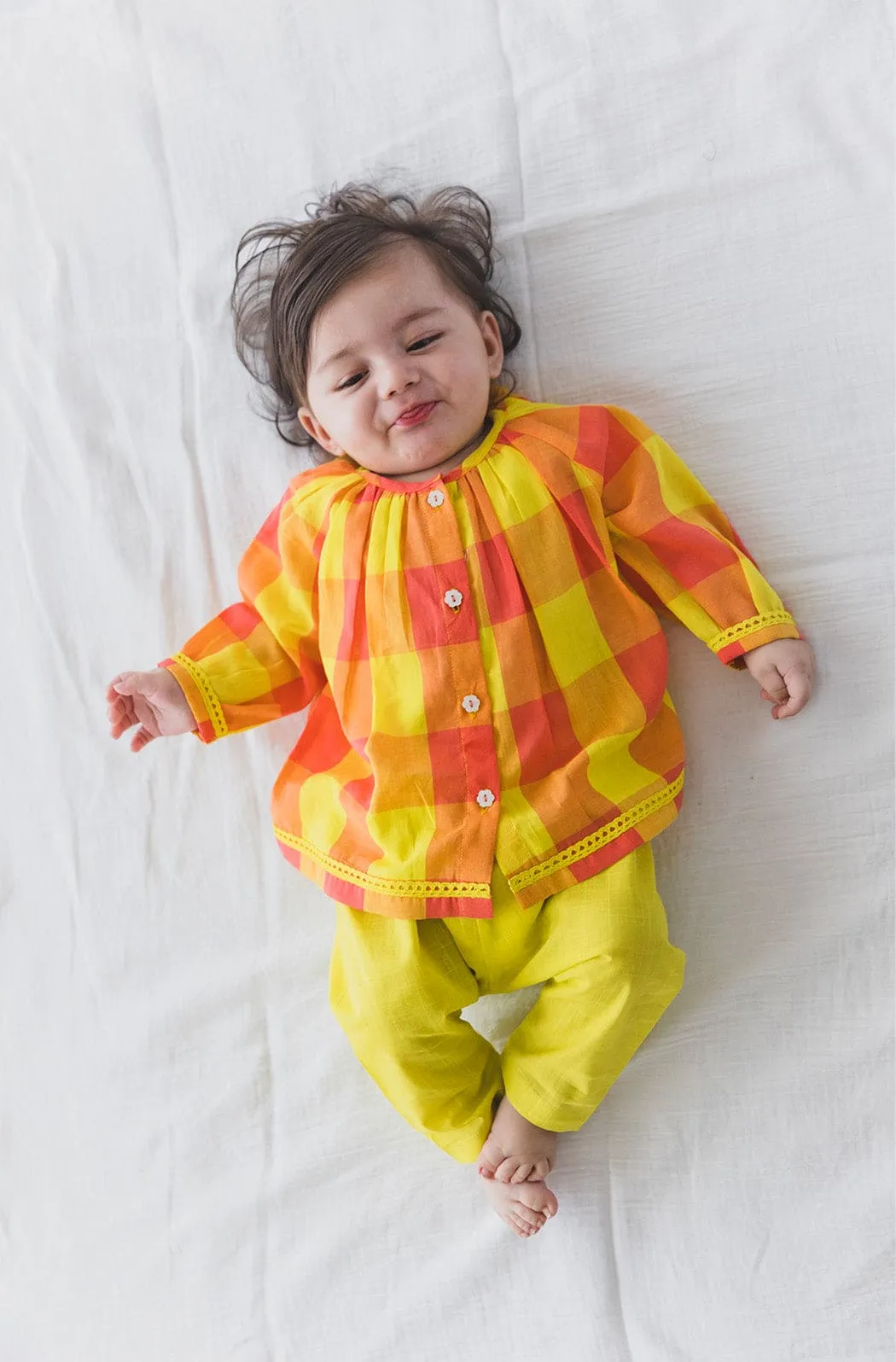 Girl Chirpy Checks Jhabla Set-Yellow